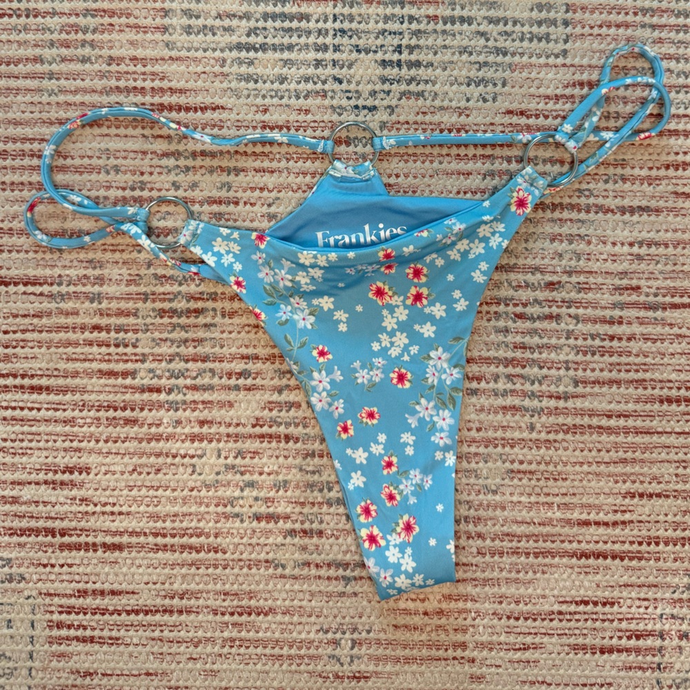 Frankie's Bikinis Blue Floral Ring-Detail Bikini Bottom